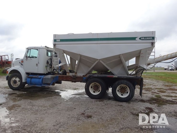 2003-international-8100-image-32