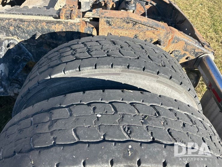 2010-peterbilt-386-image-29