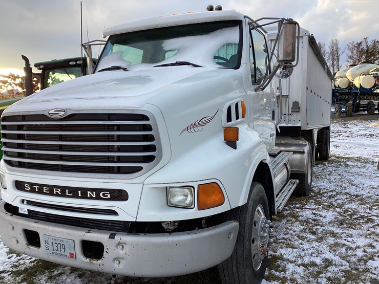 #4671-•-sterling-single-axle-semi-image-1
