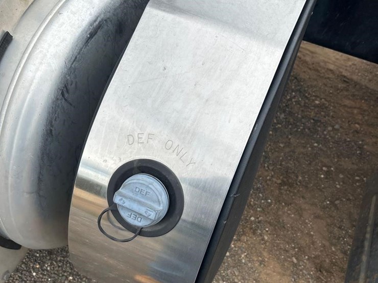 peterbilt-579-image-12