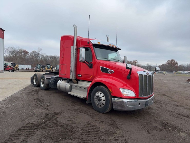 2019-peterbilt-579-image-2