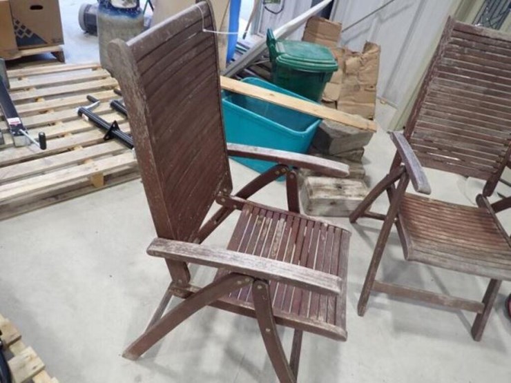 qty-of-(2)-wooden-folding-chairs-image-2