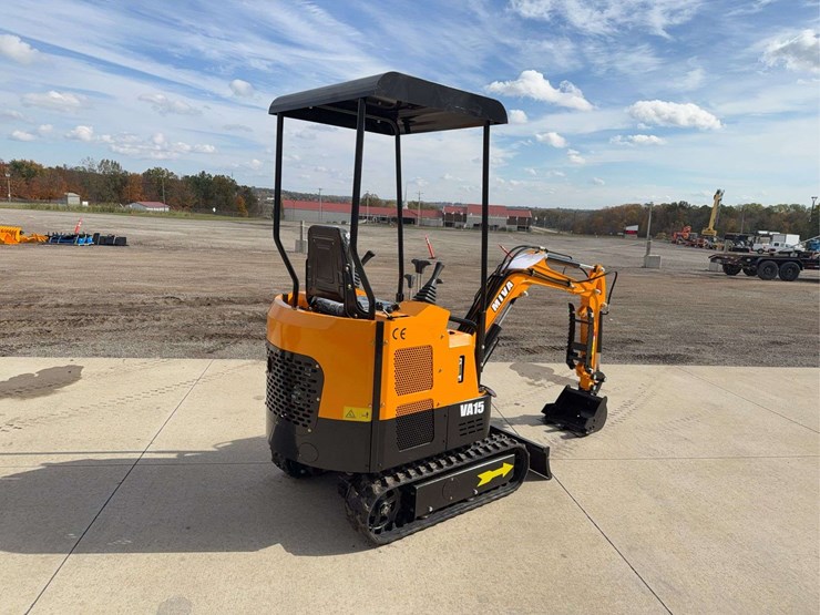 2025-miva-va15-mini-excavator-image-3