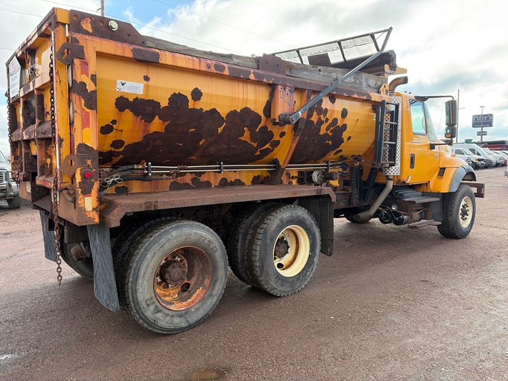 international-7400-image-3