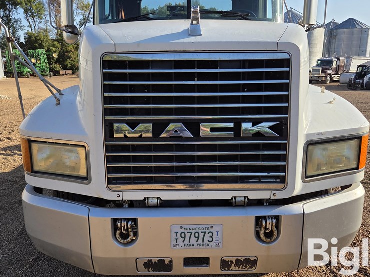 2002-mack-ch613-image-10