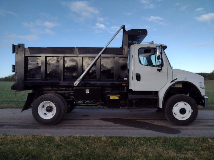 freightliner-m2-106-image-3