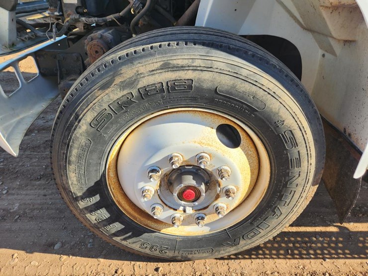 international-8100-image-57