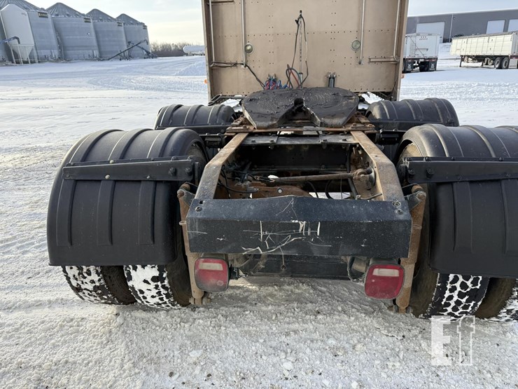 2004-peterbilt-379-image-15