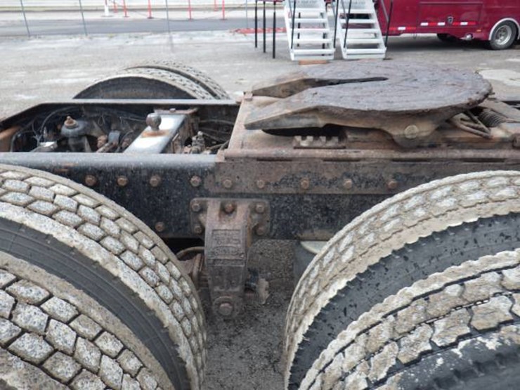 1994-peterbilt-378-image-8