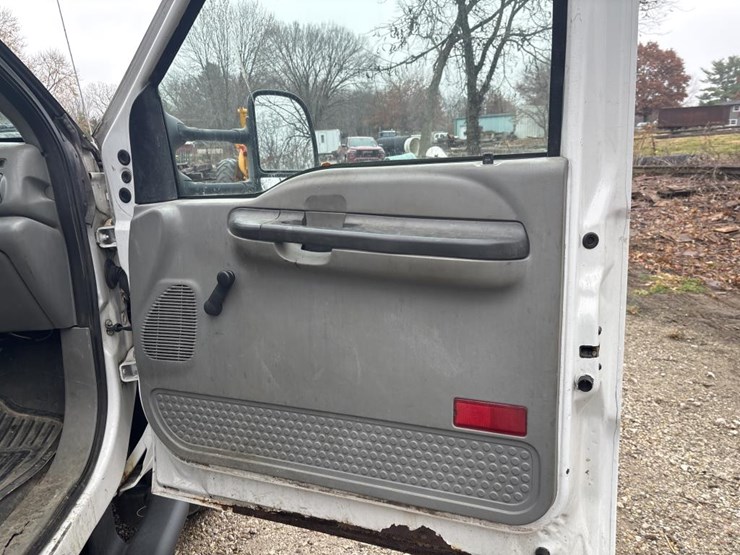 ford-f350-xl-image-31