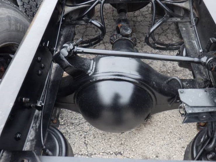 2020-freightliner-cascadia-126-image-9