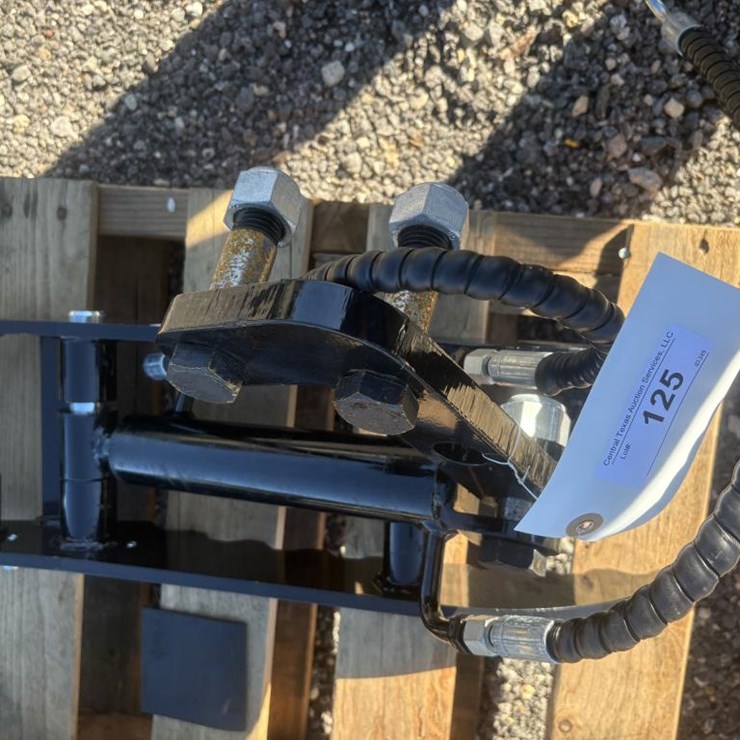 #125 • IRETC Hydraulic Thumb Clamp