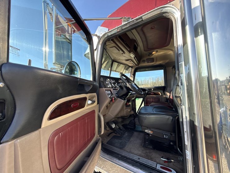 2012-peterbilt-389-image-75