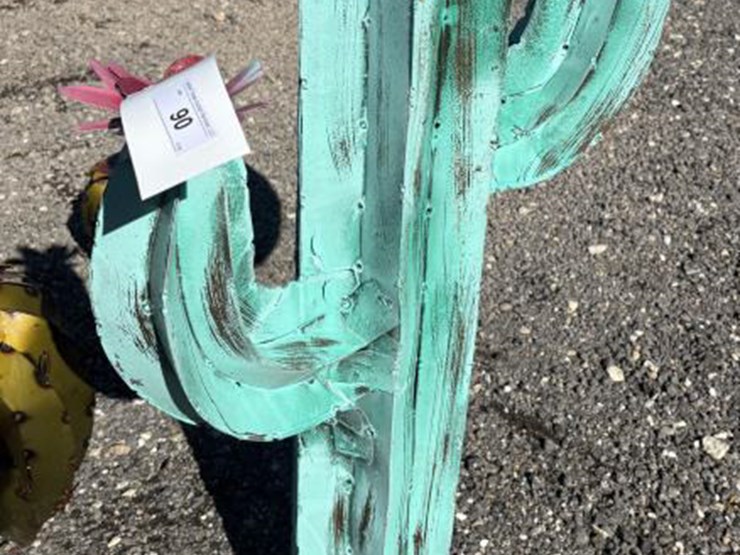 #90-•-metal-art--standing-cactus-image-1