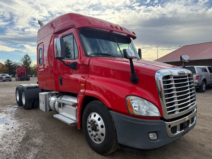 2019-freightliner-cascadia-125-image-2
