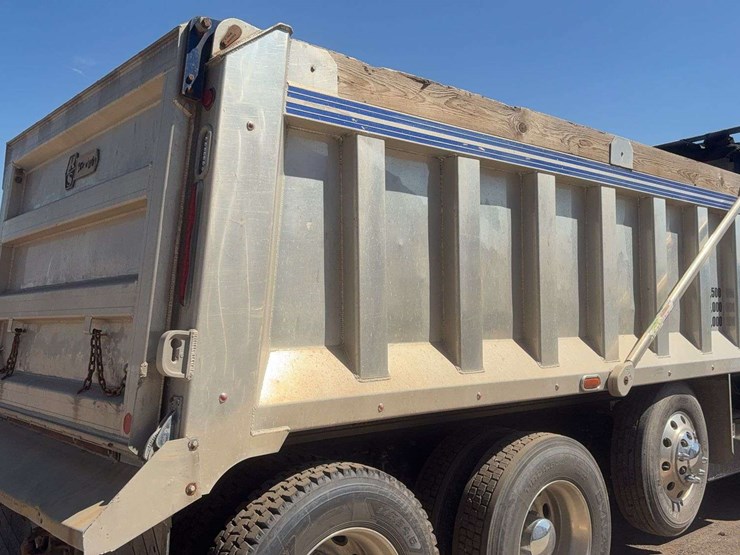 2010-international-lf517-lone-star-dump-truck-image-19