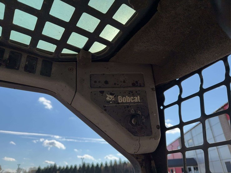 bobcat-s220-image-20
