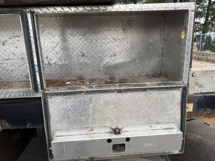 2011-ford-f550-image-19