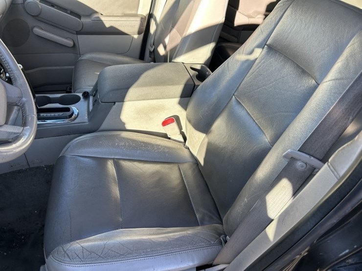 2007-ford-explorer-xlt-image-19