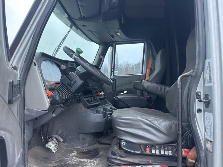 2014-international-prostar-image-24