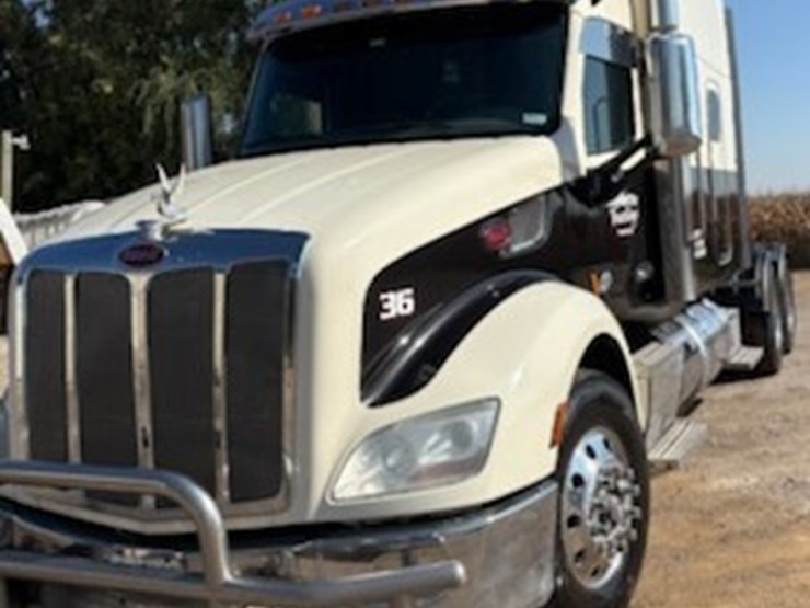 2016-peterbilt-579-image-1