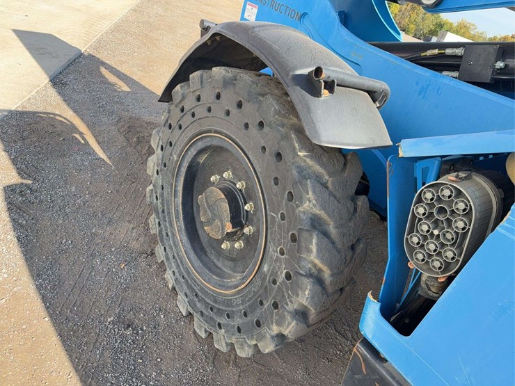 2017-genie-gth844-image-11