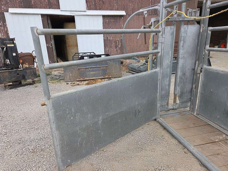 cattle-chute-w/-palpation-cage-image-5