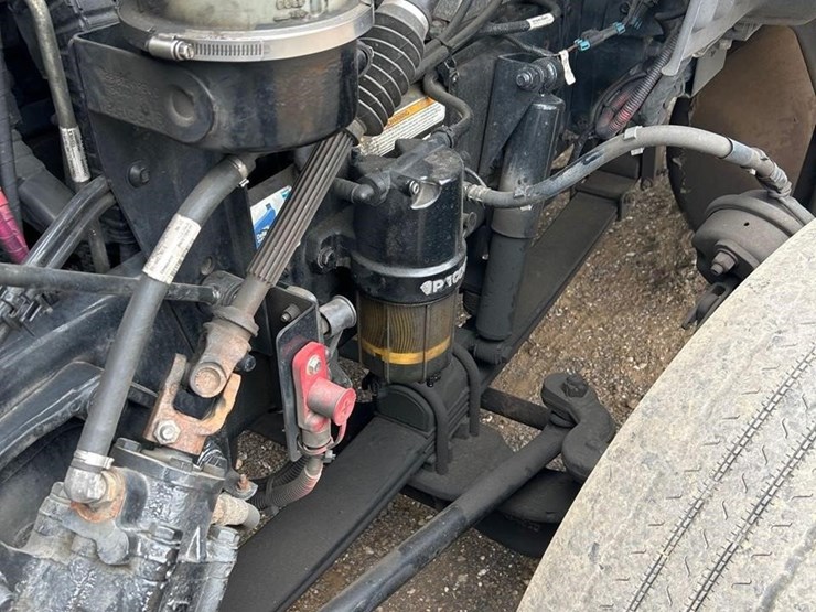 peterbilt-579-image-33