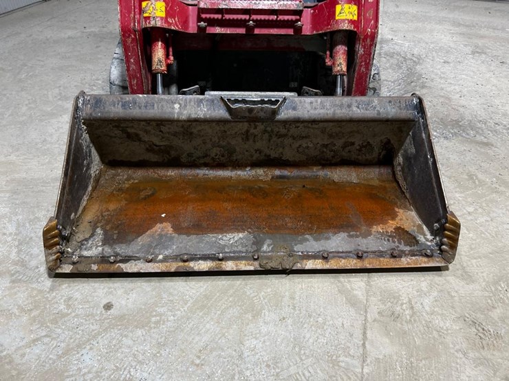 2022-takeuchi-tl8r2-image-9