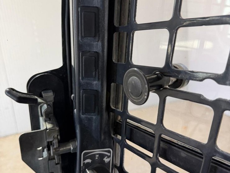 2022-bobcat-t740-image-29