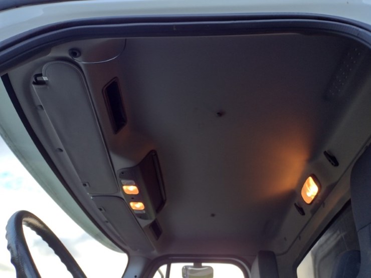 freightliner-m2-106-image-14