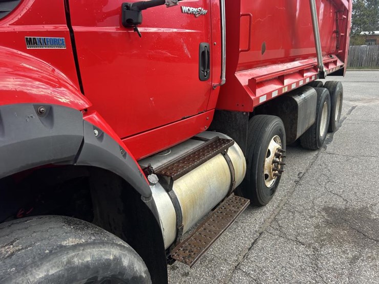 #1673-•-2002-international-workstar-tri-axle-dump-truck-image-11