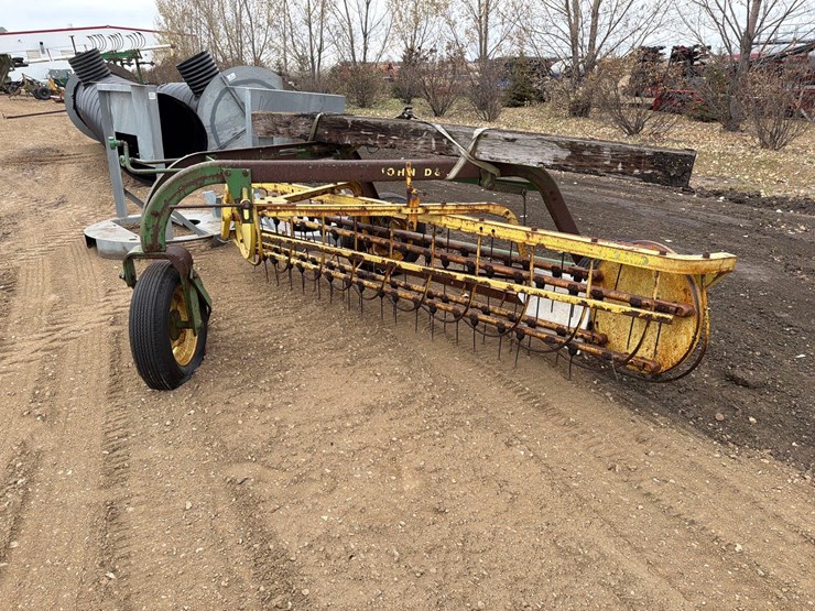 john-deere-side-delivery-rake-image-1