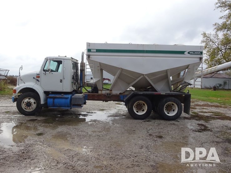 2003-international-8100-image-34