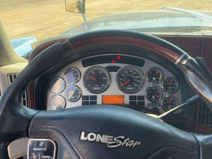 2010-international-lf517-lone-star-dump-truck-image-44