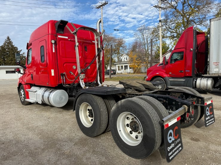 2019-freightliner-cascadia-126-image-5
