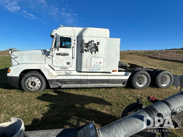 1996-freightliner-fld120-image-6