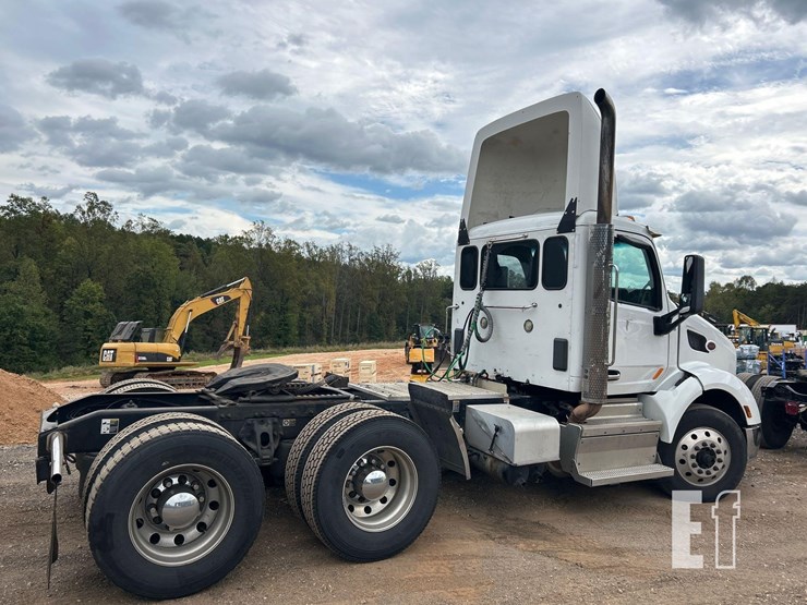 peterbilt-579-image-3