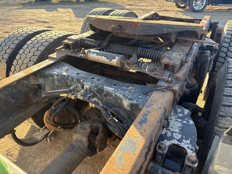 2008-peterbilt-388-image-42