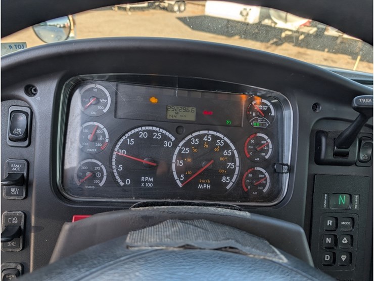 freightliner-108sd-image-36