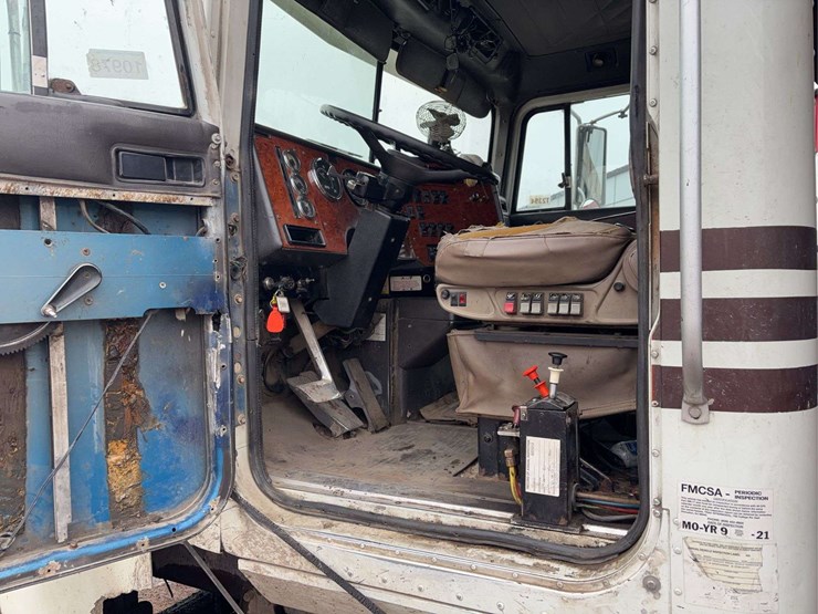 1996-international-5000-image-34