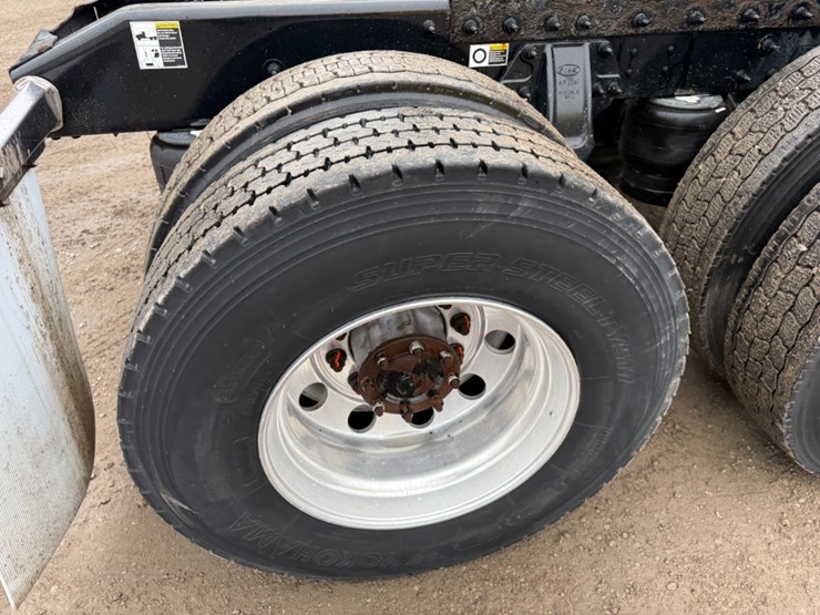 2020-peterbilt-579-image-14