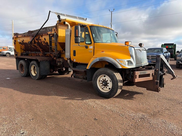 international-7400-image-2