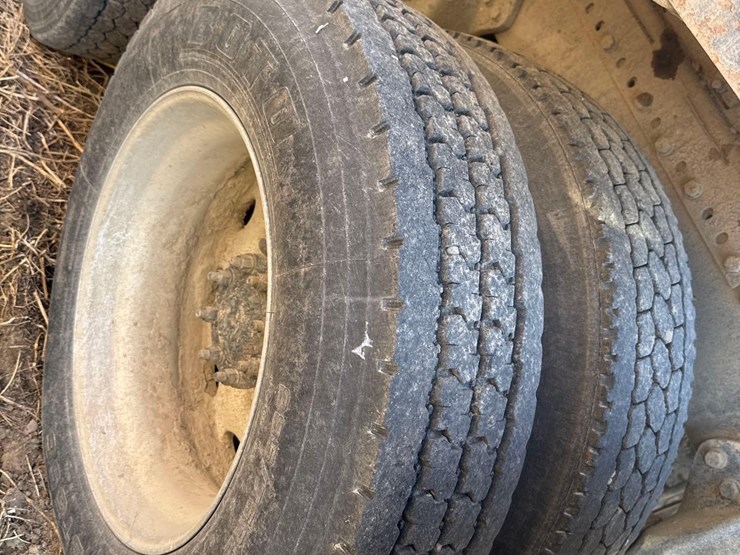 1996-peterbilt-379-image-13