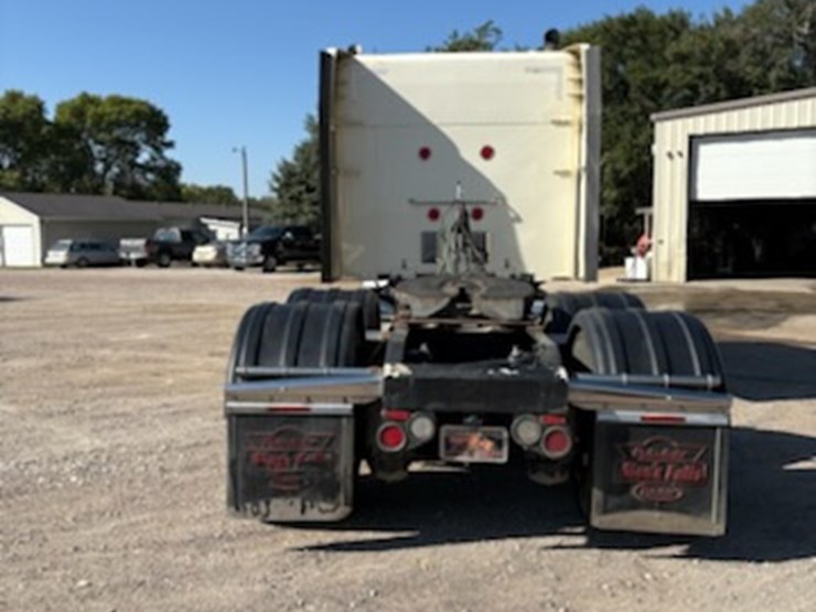 2016-peterbilt-579-image-5