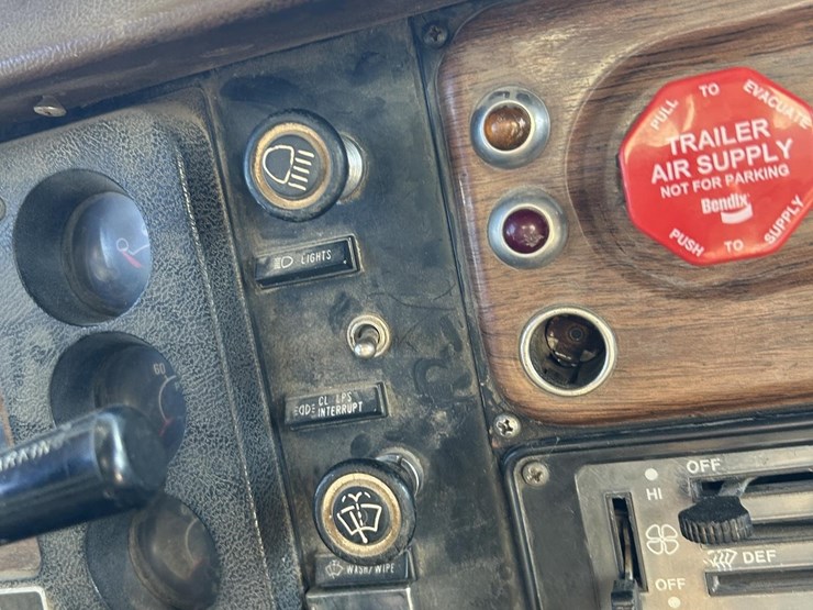 1985-international-s2500-image-25