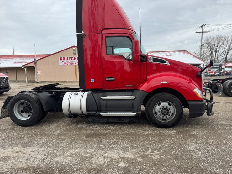 2021-kenworth-t680-image-11