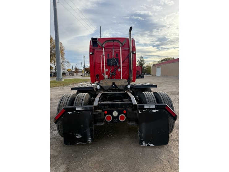 2019-freightliner-cascadia-125-image-4