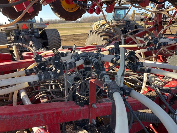 2016-bourgault-3320-66-image-94