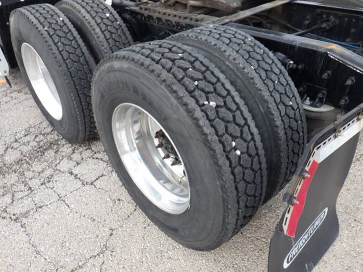 freightliner-cascadia-126-image-16